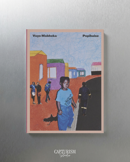 Popihuise by Vuyo Mabheka, Chose Commune